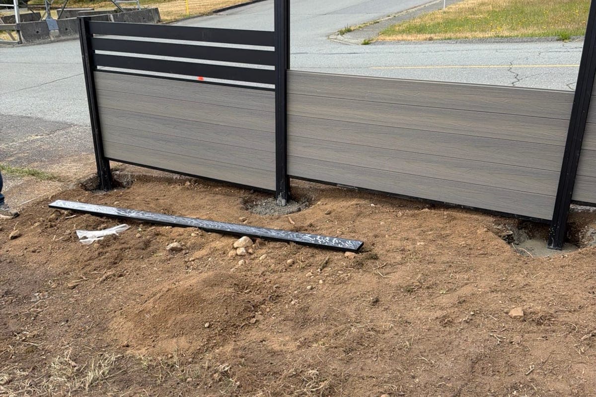 ProLine fence close-up showing composite boards and aluminum framing