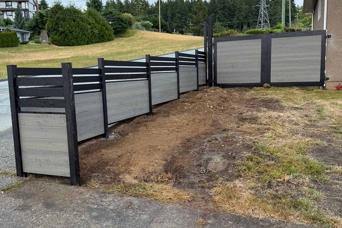 Full fence run along Steede Avenue showing stepped panels
