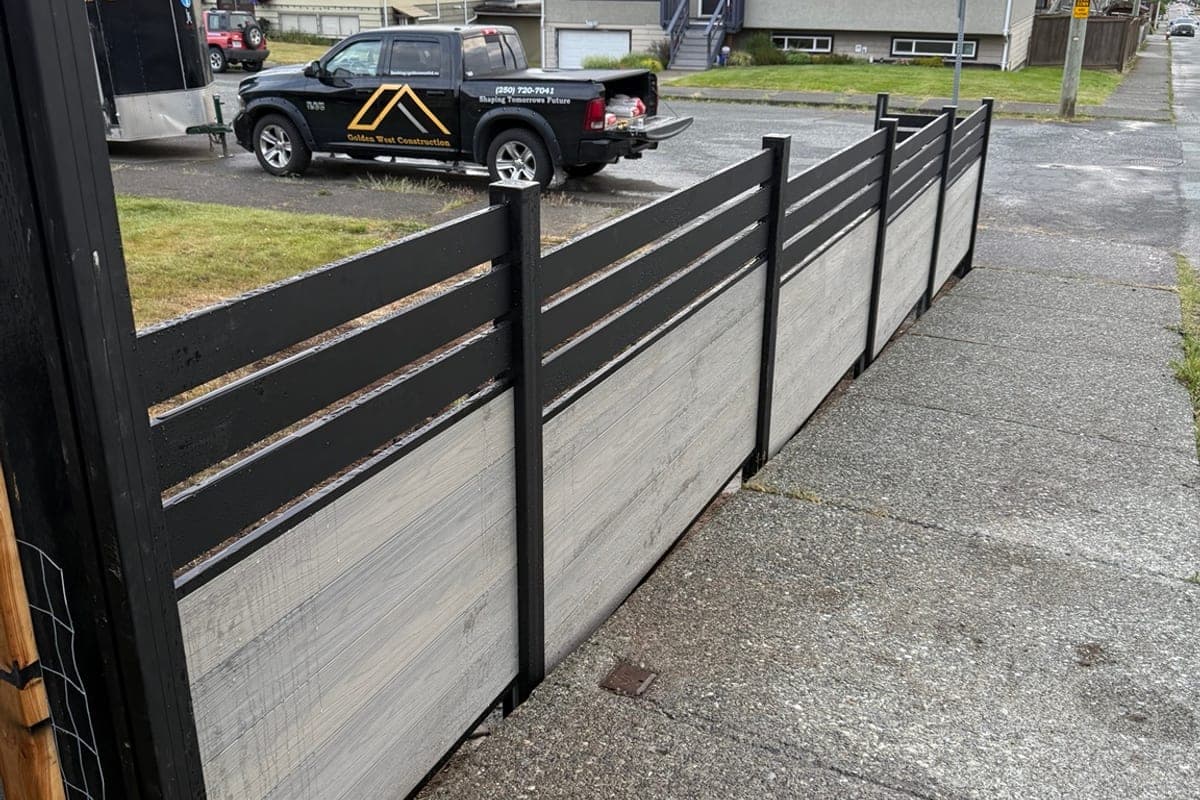 Completed ProLine fence with horizontal slat accents